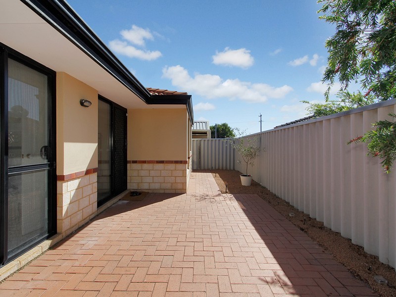 37d Renou Street, Queens Park WA 6107