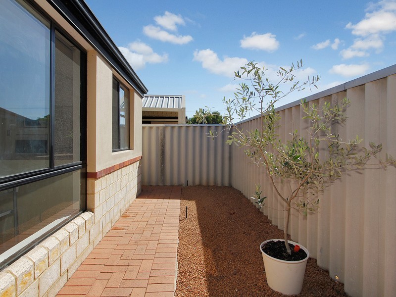 37d Renou Street, Queens Park WA 6107