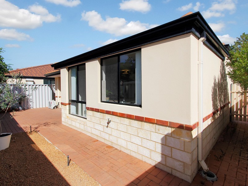 37d Renou Street, Queens Park WA 6107