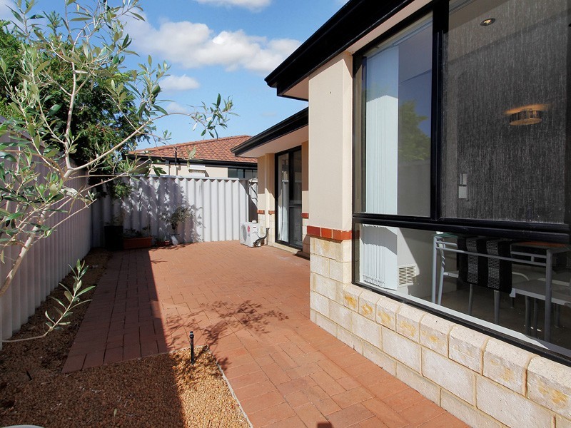 37d Renou Street, Queens Park WA 6107