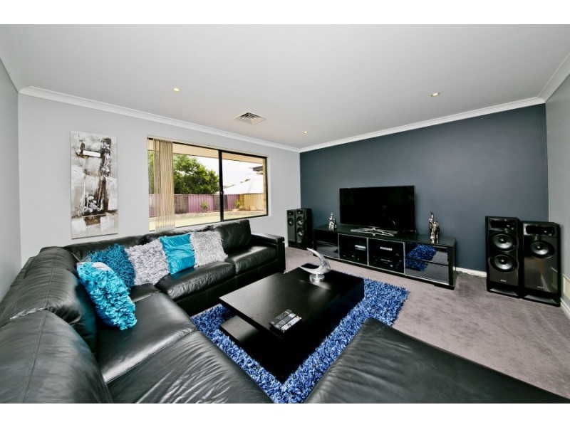 7 St Quentin Parkway, Alexander Heights WA 6064