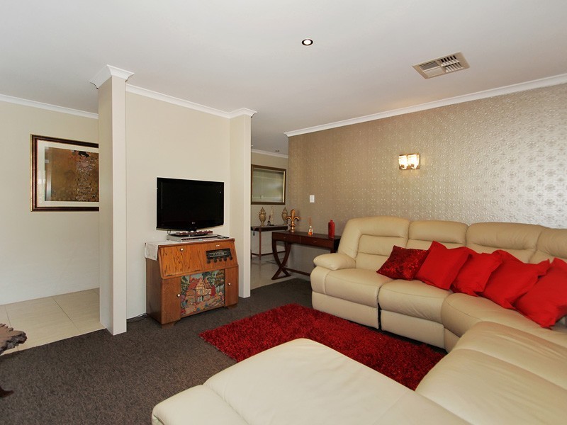 25 Bletchley Parkway, Southern River WA 6110