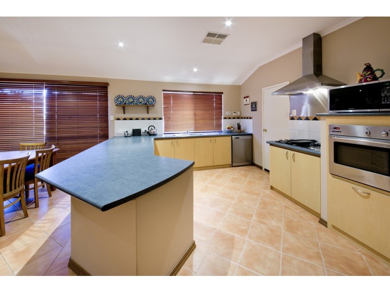 6 Hotham Crescent, Alexander Heights WA 6064