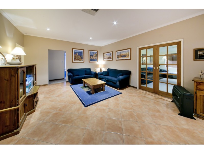 6 Hotham Crescent, Alexander Heights WA 6064