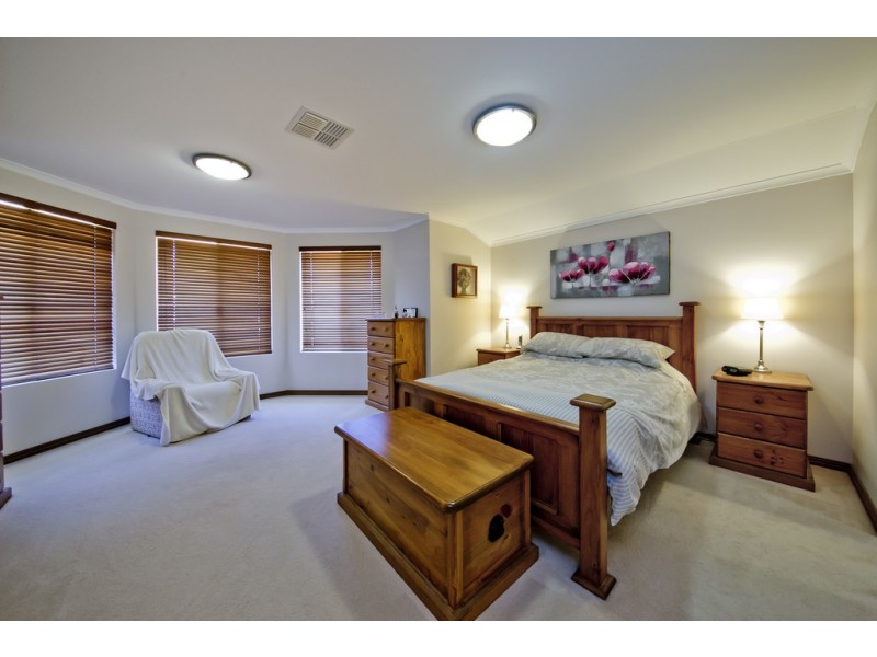 6 Hotham Crescent, Alexander Heights WA 6064