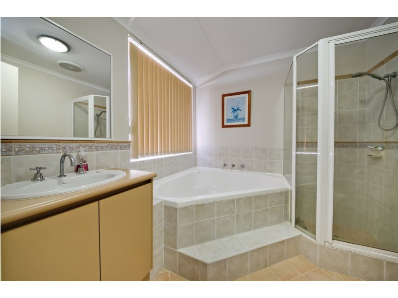 6 Hotham Crescent, Alexander Heights WA 6064