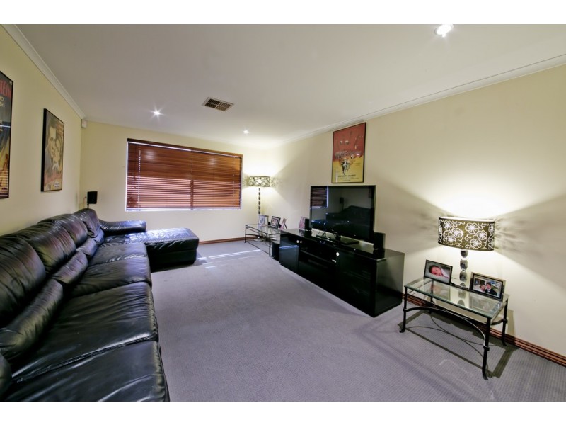 6 Hotham Crescent, Alexander Heights WA 6064