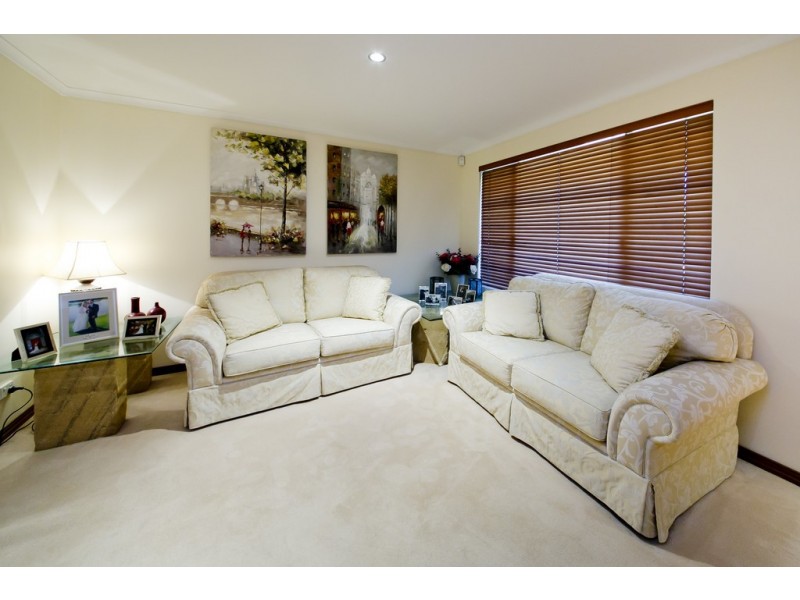 6 Hotham Crescent, Alexander Heights WA 6064