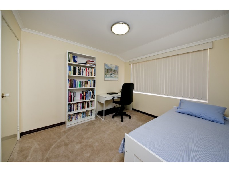 6 Hotham Crescent, Alexander Heights WA 6064