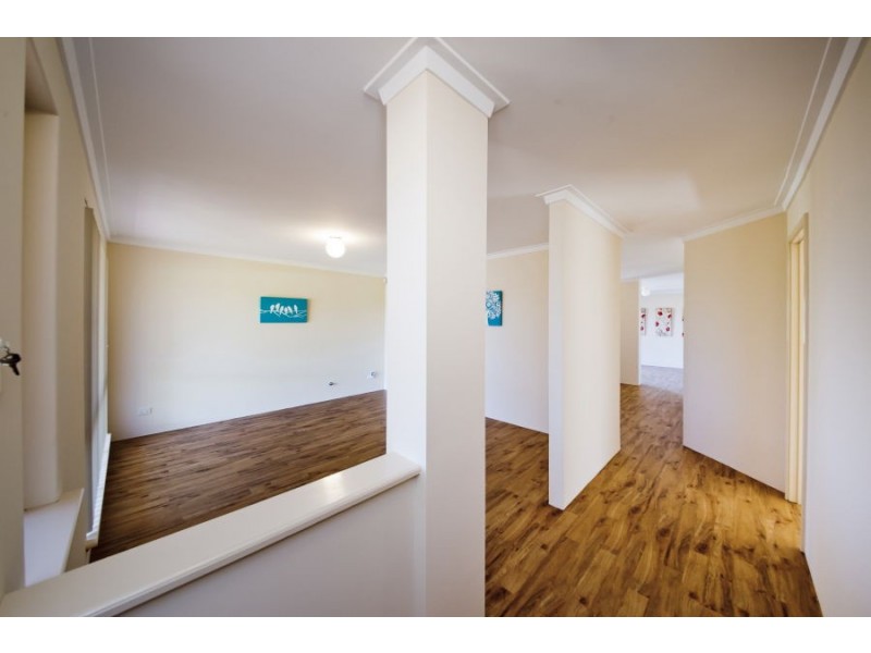 33 Whitcombe Way, Alexander Heights WA 6064