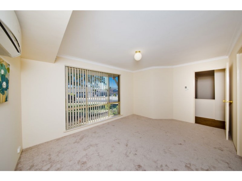 33 Whitcombe Way, Alexander Heights WA 6064