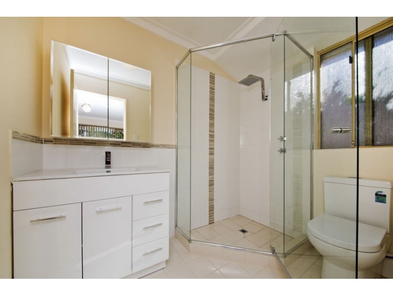 33 Whitcombe Way, Alexander Heights WA 6064