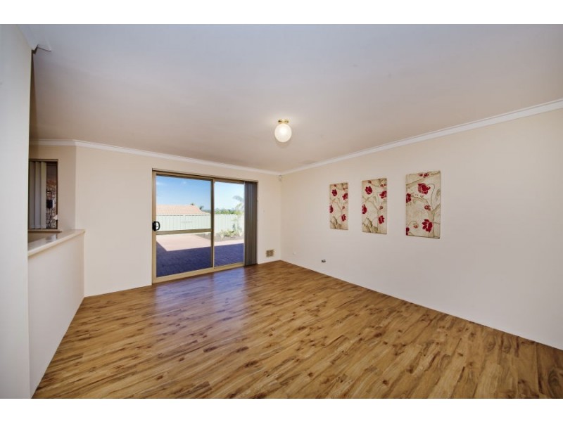 33 Whitcombe Way, Alexander Heights WA 6064