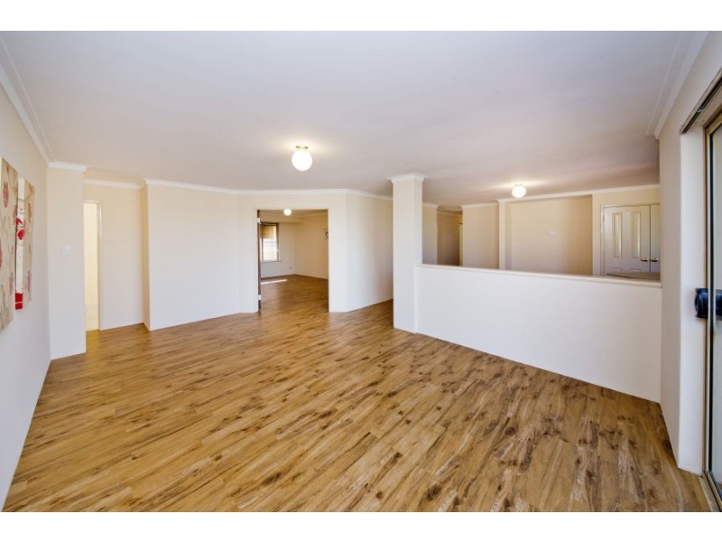 33 Whitcombe Way, Alexander Heights WA 6064