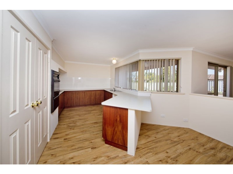 33 Whitcombe Way, Alexander Heights WA 6064