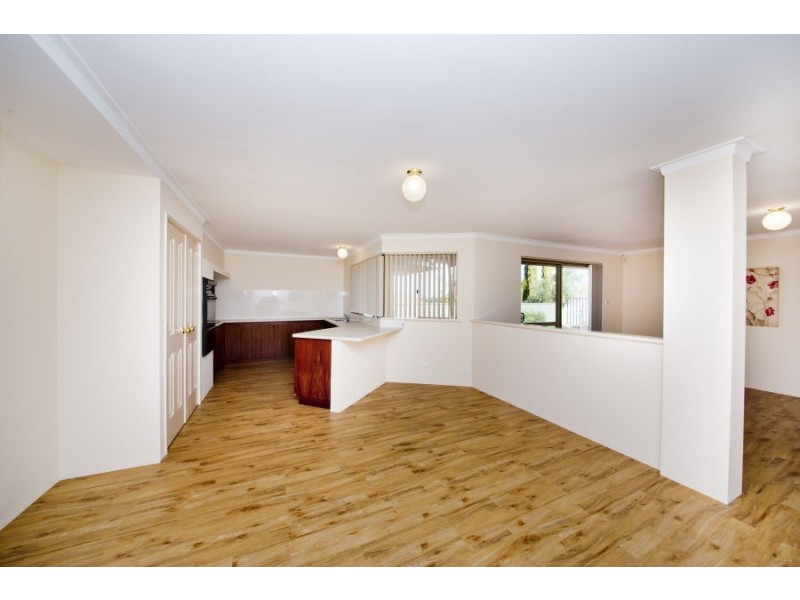 33 Whitcombe Way, Alexander Heights WA 6064