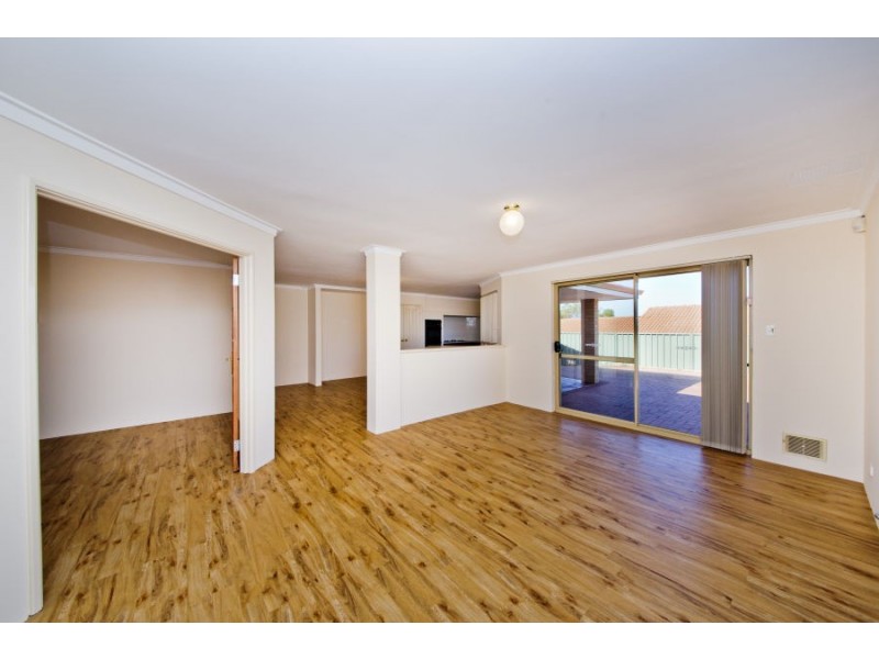 33 Whitcombe Way, Alexander Heights WA 6064