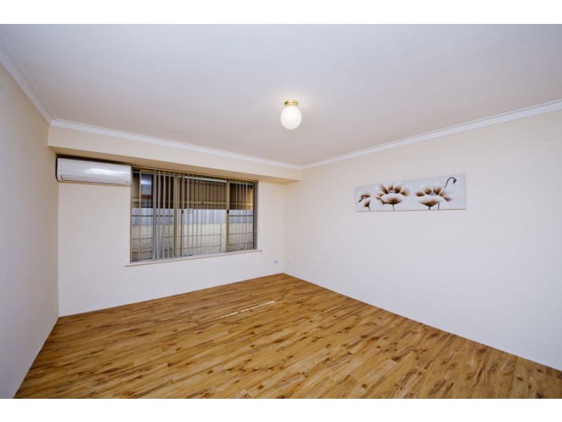 33 Whitcombe Way, Alexander Heights WA 6064