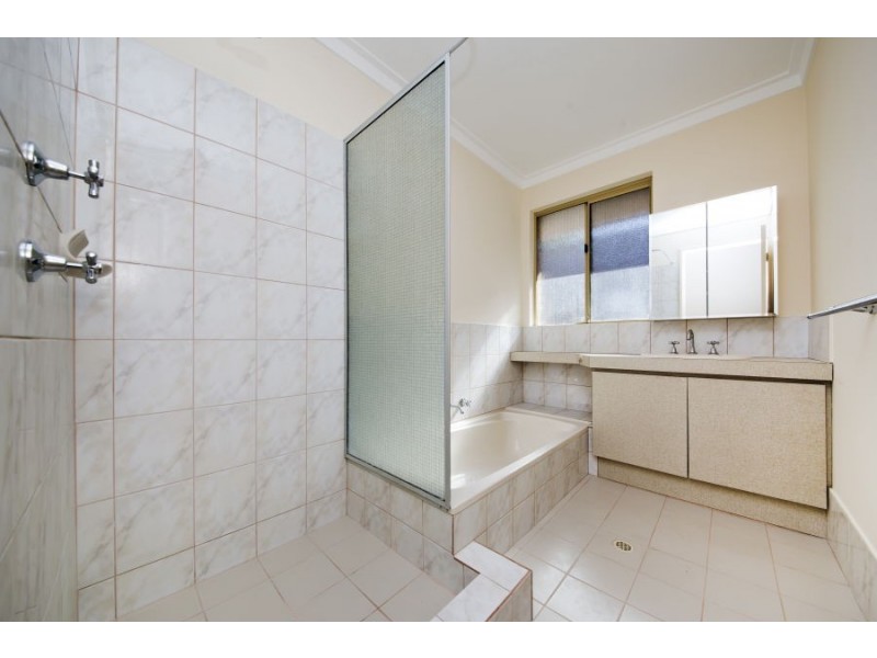 33 Whitcombe Way, Alexander Heights WA 6064