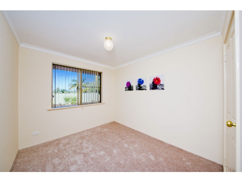 33 Whitcombe Way, Alexander Heights WA 6064