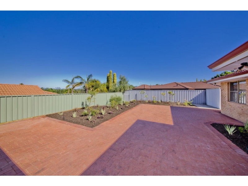 33 Whitcombe Way, Alexander Heights WA 6064