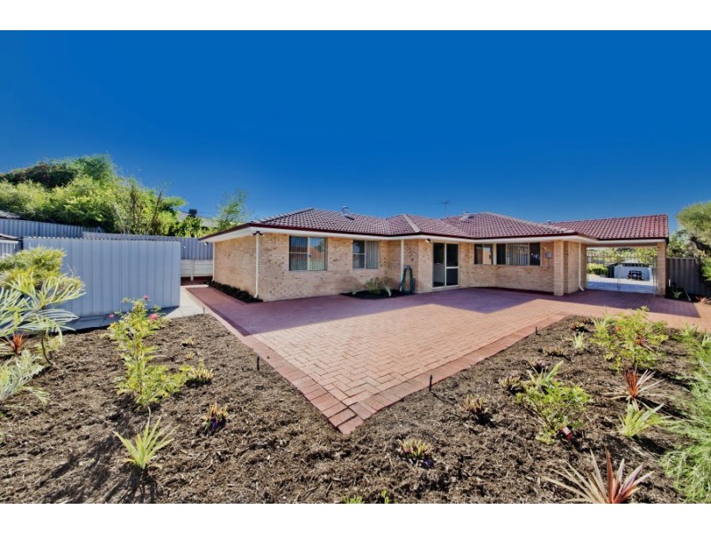 33 Whitcombe Way, Alexander Heights WA 6064