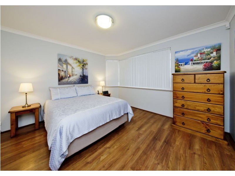 10 Rolleston Dale, Alexander Heights WA 6064