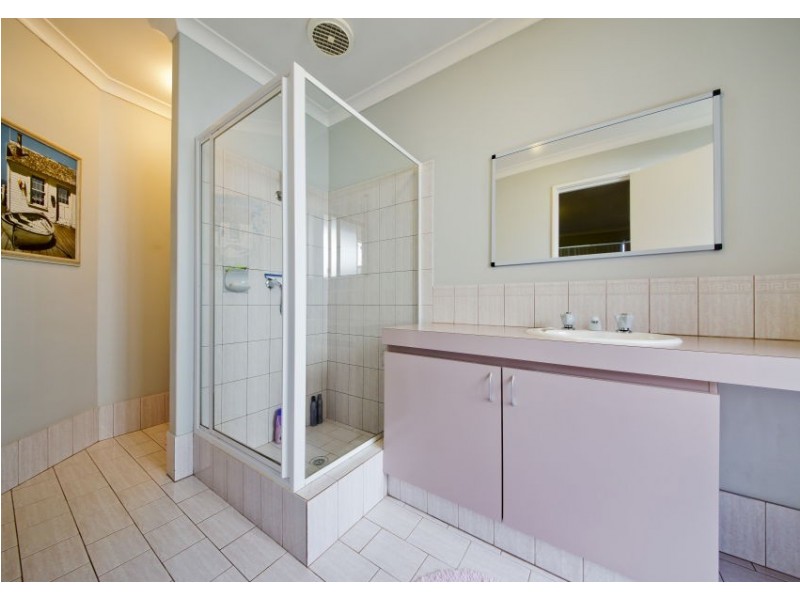 10 Rolleston Dale, Alexander Heights WA 6064