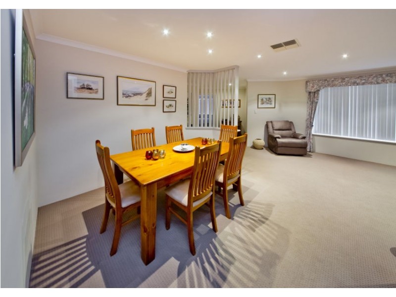 10 Rolleston Dale, Alexander Heights WA 6064