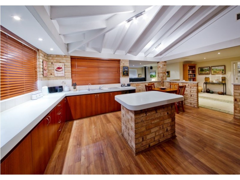 10 Rolleston Dale, Alexander Heights WA 6064