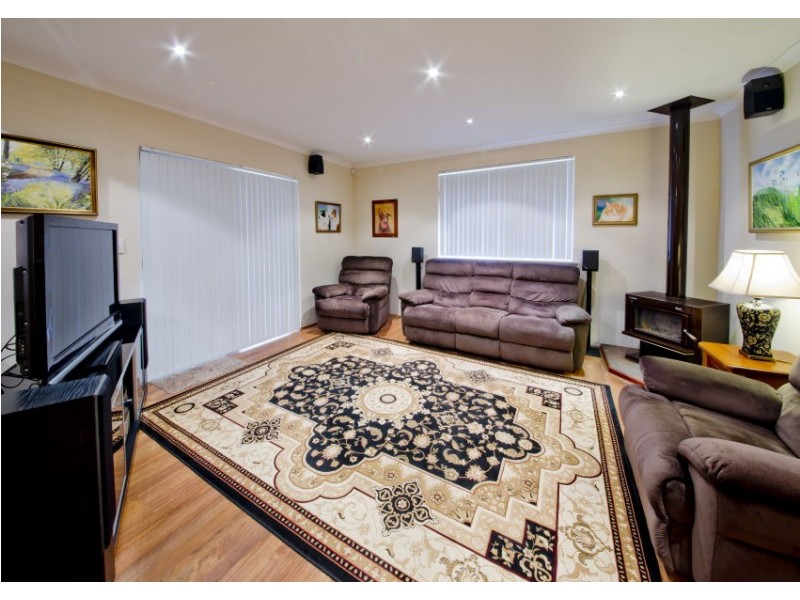 10 Rolleston Dale, Alexander Heights WA 6064