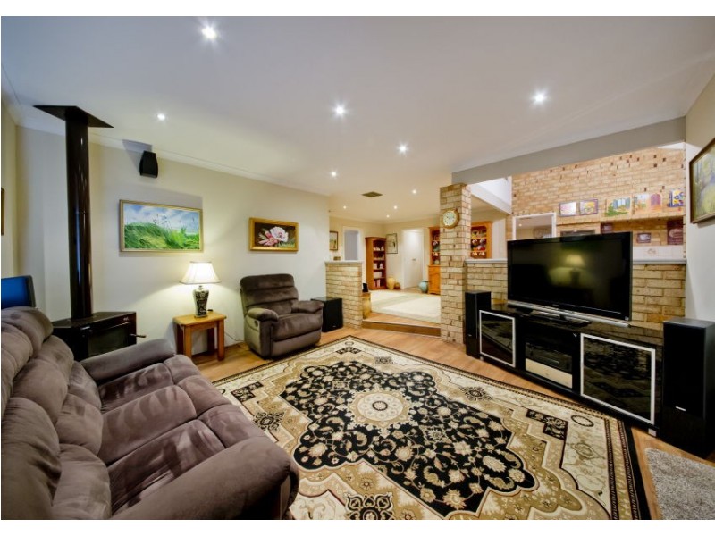 10 Rolleston Dale, Alexander Heights WA 6064