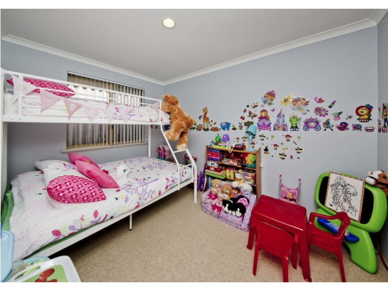 10 Rolleston Dale, Alexander Heights WA 6064