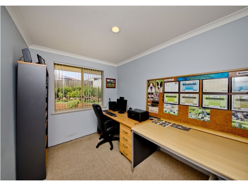 10 Rolleston Dale, Alexander Heights WA 6064