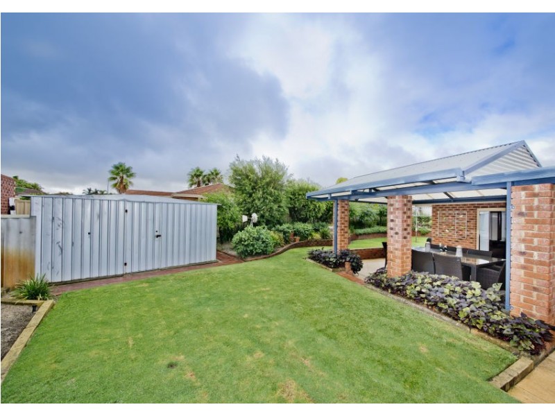 10 Rolleston Dale, Alexander Heights WA 6064