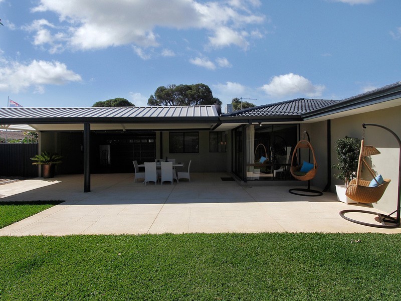 11 Illyarrie Place, Willetton WA 6155
