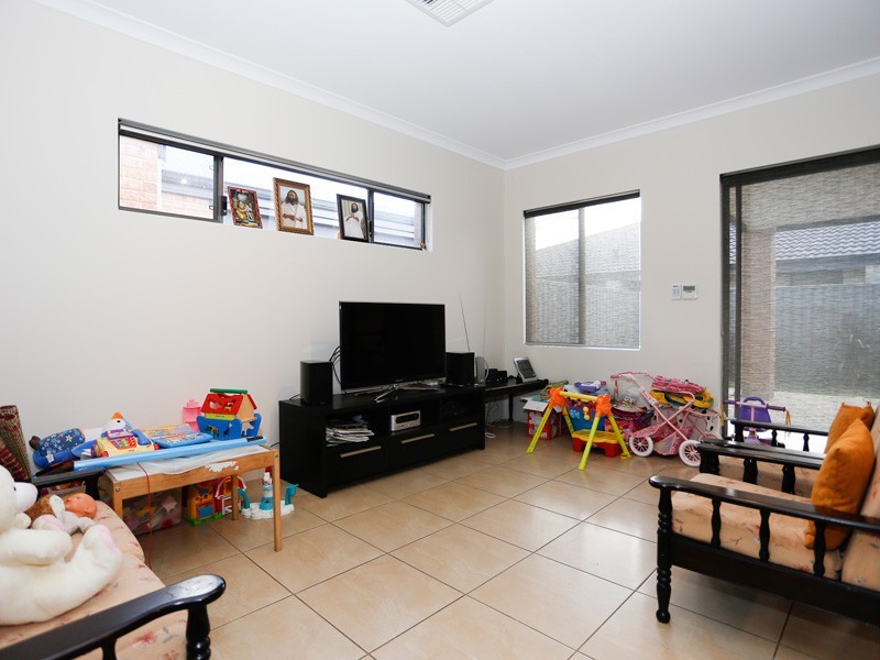 69 Yellowwood Avenue, Piara Waters WA 6112