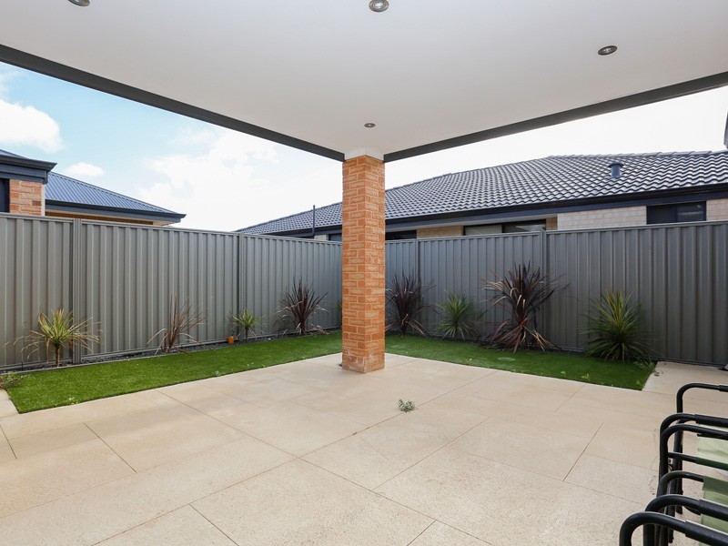 69 Yellowwood Avenue, Piara Waters WA 6112