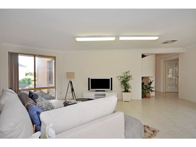 26 Longstaff Gardens, Dianella WA 6059