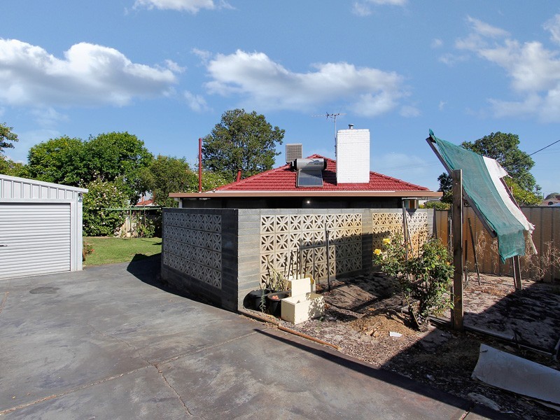 29 Whiteside Street, Cloverdale WA 6105