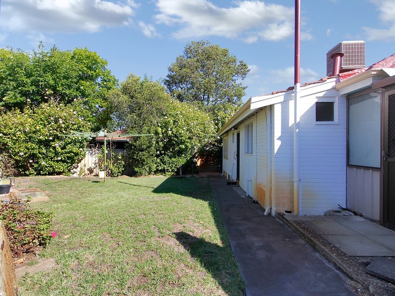 29 Whiteside Street, Cloverdale WA 6105