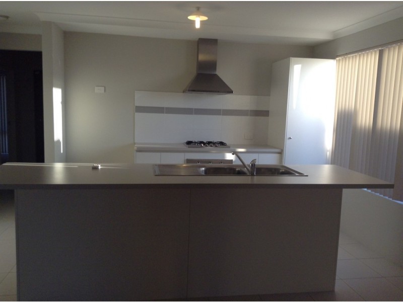 24 Summerville Boulevard, Caversham WA 6055