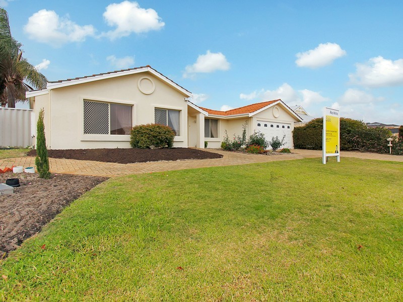 18 Autumn Cresent, Thornlie WA 6108