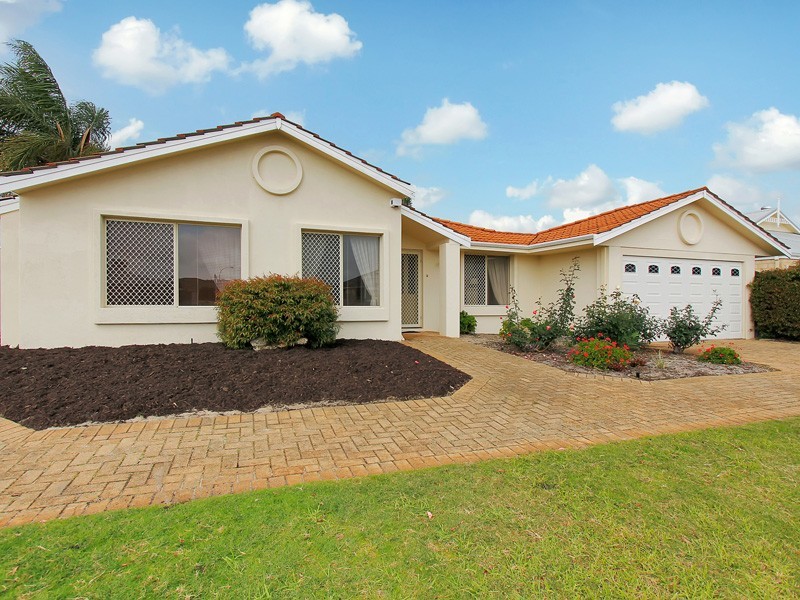 18 Autumn Cresent, Thornlie WA 6108