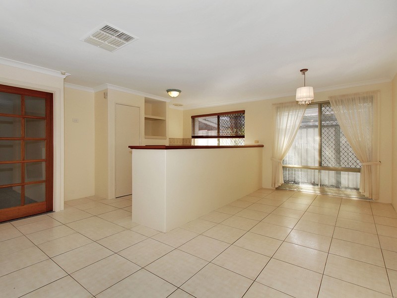 18 Autumn Cresent, Thornlie WA 6108