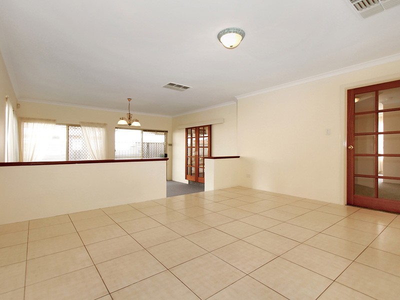 18 Autumn Cresent, Thornlie WA 6108