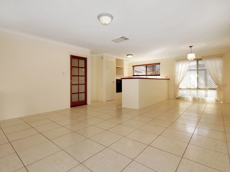 18 Autumn Cresent, Thornlie WA 6108