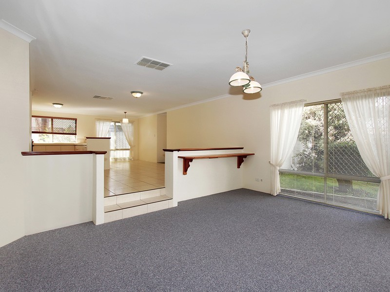 18 Autumn Cresent, Thornlie WA 6108