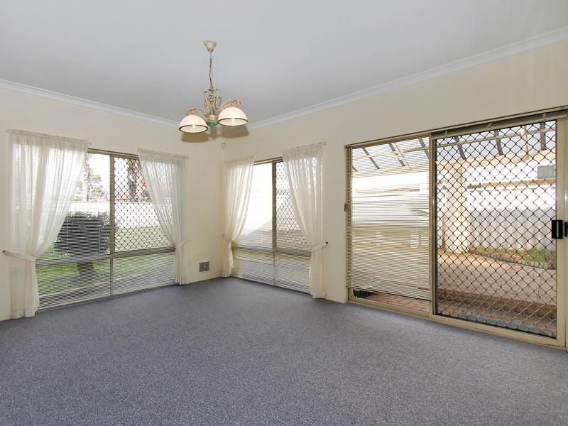 18 Autumn Cresent, Thornlie WA 6108