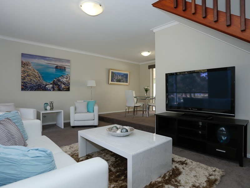 45 Mawson Crescent, Hillarys WA 6025